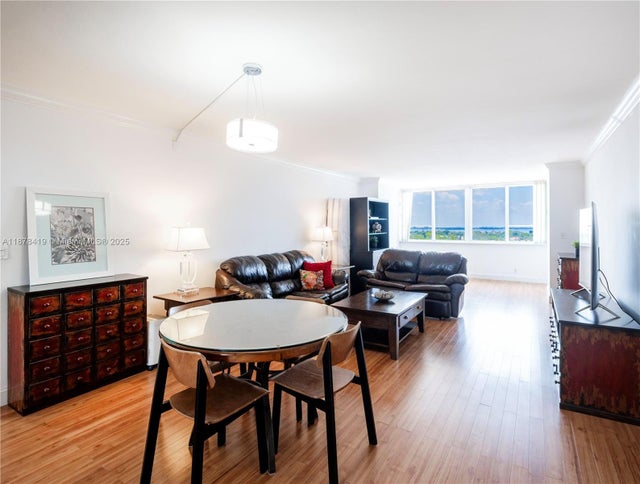 4 of 24 - 5005 Collins Ave 1105, Miami Beach, FL