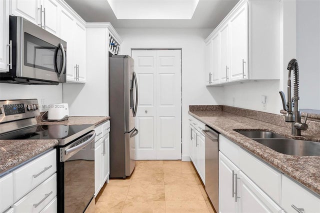 5 of 44 - 3590 Coral Way 906, Miami, FL