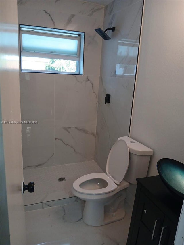 3 of 4 - 560 Nw 188th St, Miami Gardens, FL