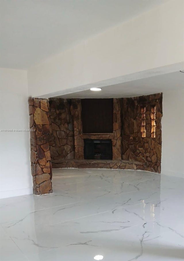 4 of 4 - 560 Nw 188th St, Miami Gardens, FL