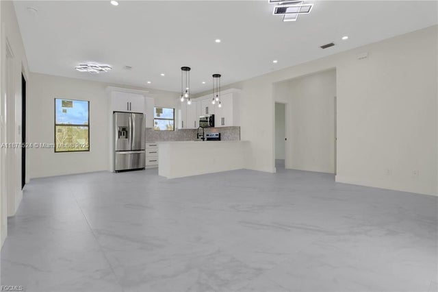 4 of 28 - 2504 62nd St W, Other, FL