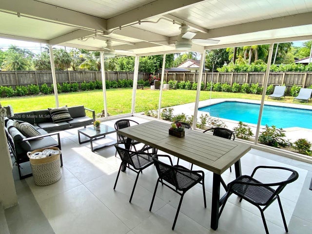 1 of 11 - 1438 Harrison St, Hollywood, FL