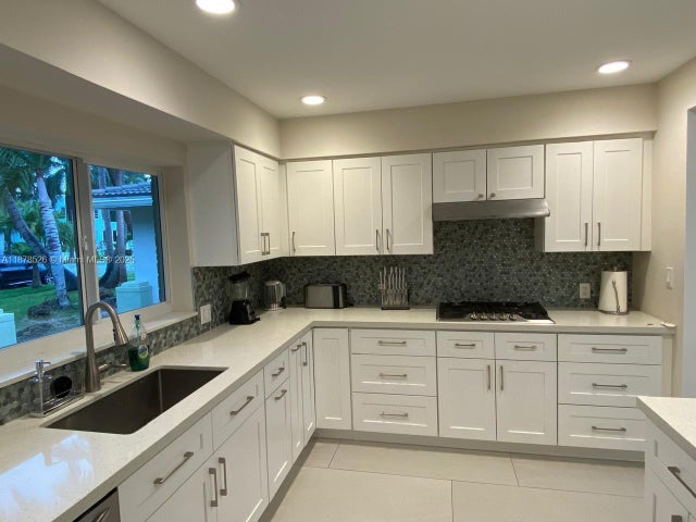 2 of 11 - 1438 Harrison St, Hollywood, FL