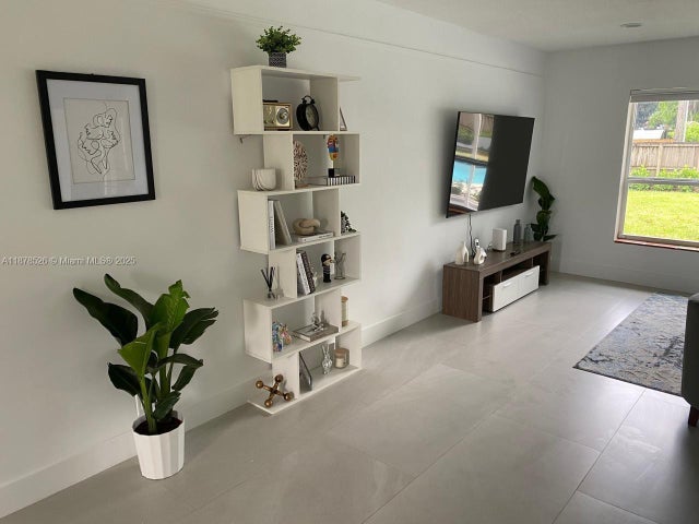 3 of 11 - 1438 Harrison St, Hollywood, FL