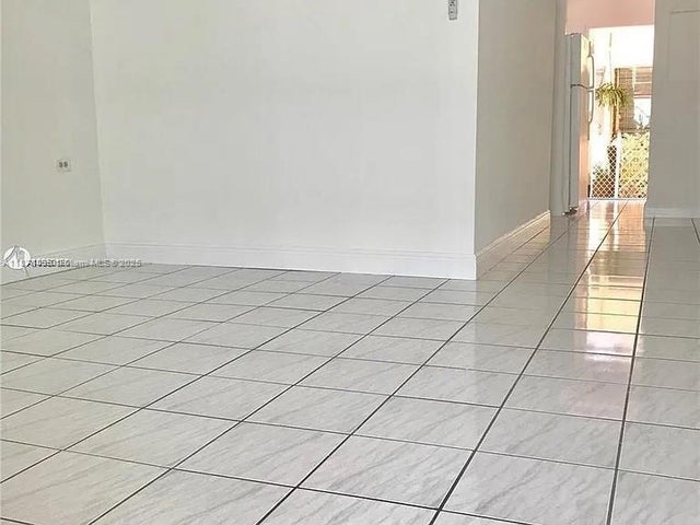 4 of 9 - 7720 Harding Ave 6, Miami Beach, FL