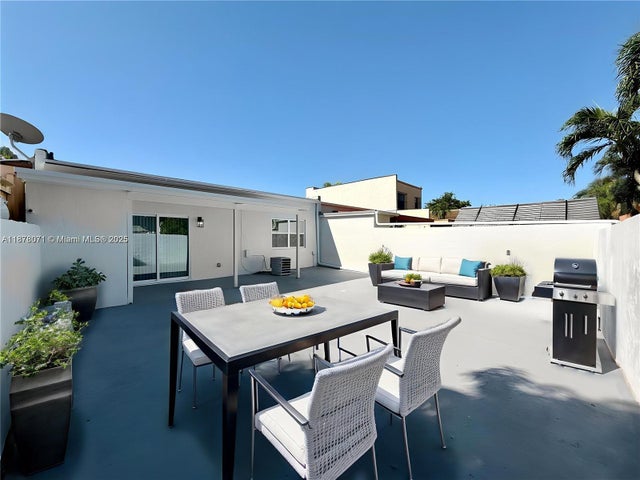 1 of 23 - 11240 Sw 33rd Cir Pl, Miami, FL