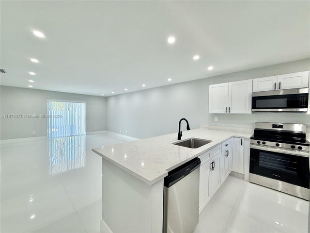 4 of 23 - 11240 Sw 33rd Cir Pl, Miami, FL