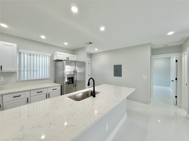 5 of 23 - 11240 Sw 33rd Cir Pl, Miami, FL