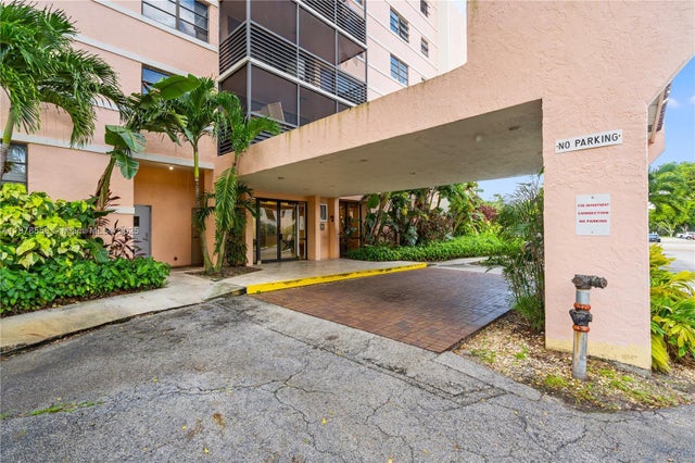 2 of 34 - 20840 San Simeon Way 307, Miami, FL