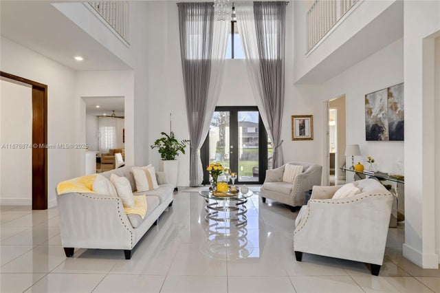 3 of 37 - 10470 S Lago Vista Cir, Parkland, FL