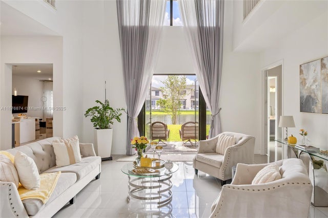 4 of 37 - 10470 S Lago Vista Cir, Parkland, FL