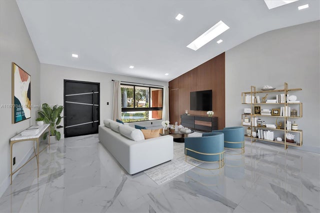 4 of 26 - 5890 Sw 13th St, Plantation, FL