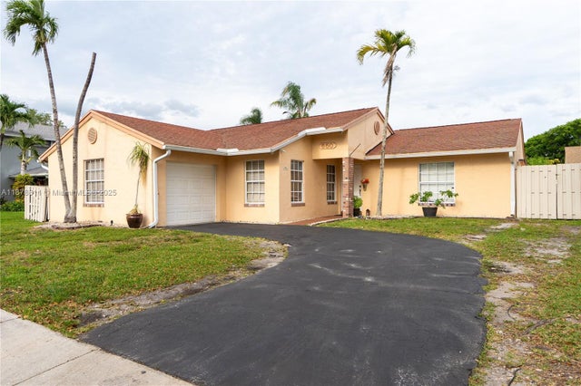 1 of 30 - 550 Auburn Way, Davie, FL