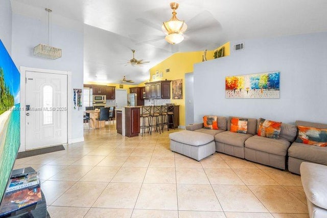 4 of 30 - 550 Auburn Way, Davie, FL