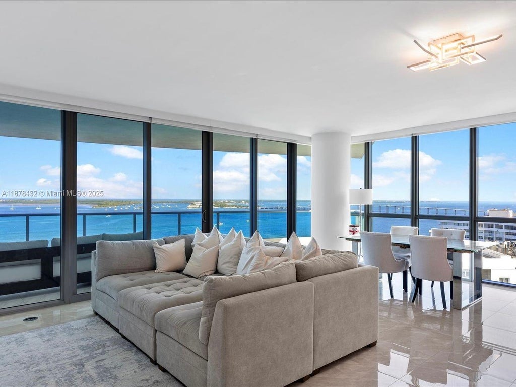 1331 Brickell Bay Dr 1811, Miami