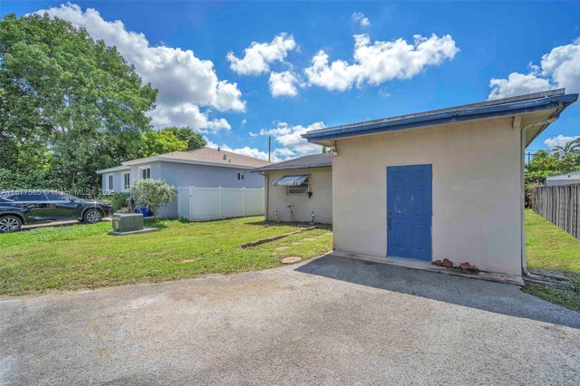 3 of 31 - 6330 Madison St, Hollywood, FL