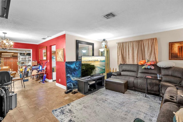 4 of 31 - 6330 Madison St, Hollywood, FL