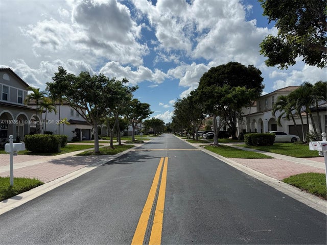 2 of 26 - 4045 Ne 15th St, Homestead, FL