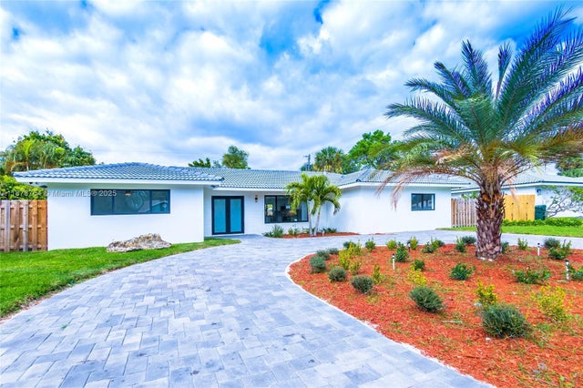 1 of 30 - 1001 Nw 6th Dr, Boca Raton, FL