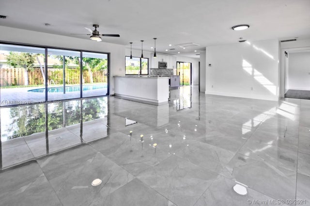 4 of 30 - 1001 Nw 6th Dr, Boca Raton, FL