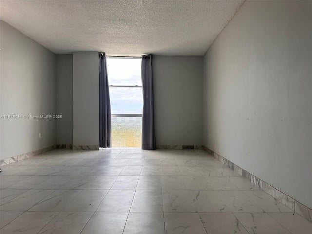 3 of 14 - 2350 Ne 135th St 1406, North Miami, FL