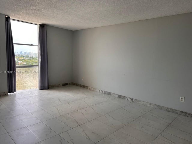 4 of 14 - 2350 Ne 135th St 1406, North Miami, FL