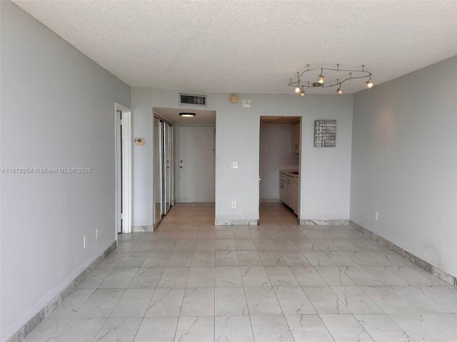 5 of 14 - 2350 Ne 135th St 1406, North Miami, FL