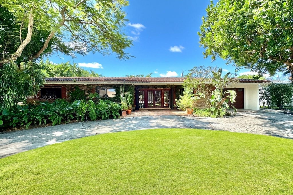 12430 Keystone Island Dr, North Miami