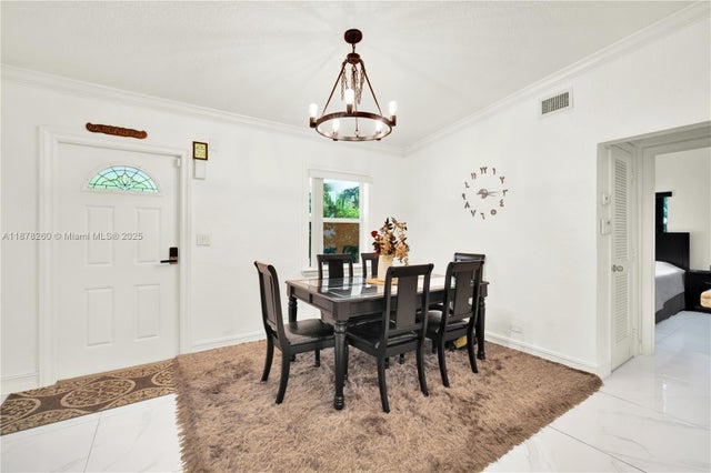 4 of 27 - 6400 Sw 62nd Ct, South Miami, FL