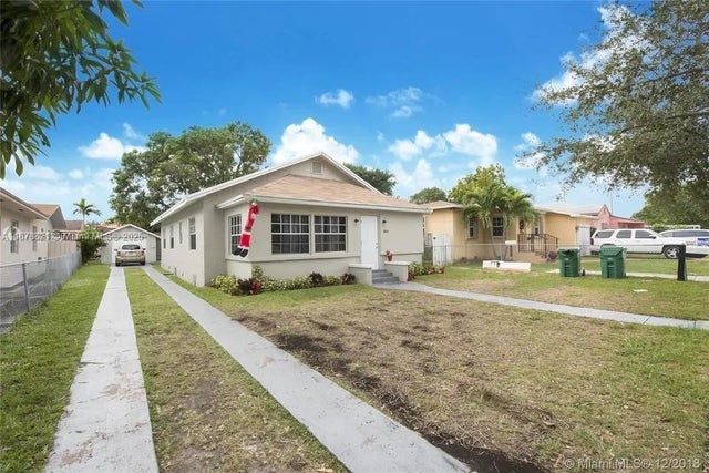 1 of 3 - 2800 Sw 16th Ter, Miami, FL