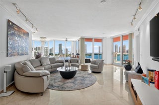 Photo of Listing #A11875593