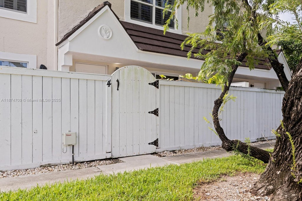 4550 Sw 68th Ct Cir 54-8, Miami