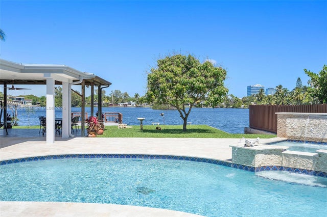 1 of 44 - 2531 Ne 195th St, Aventura, FL