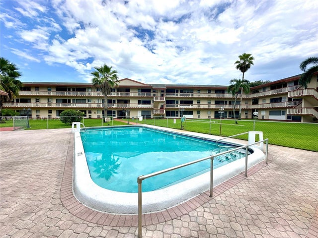1 of 25 - 5300 Washington St A139, Hollywood, FL