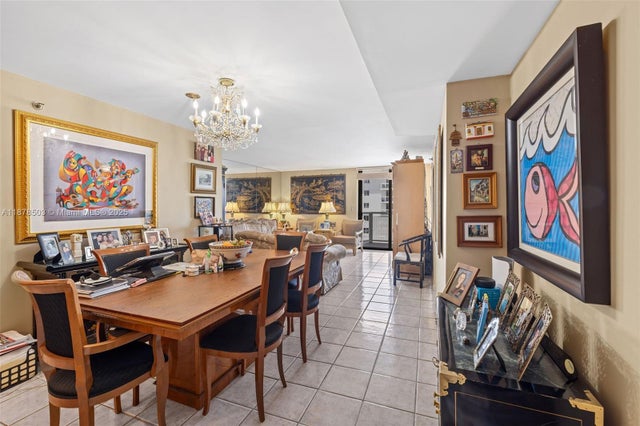 4 of 40 - 2401 Collins Ave 1712, Miami Beach, FL