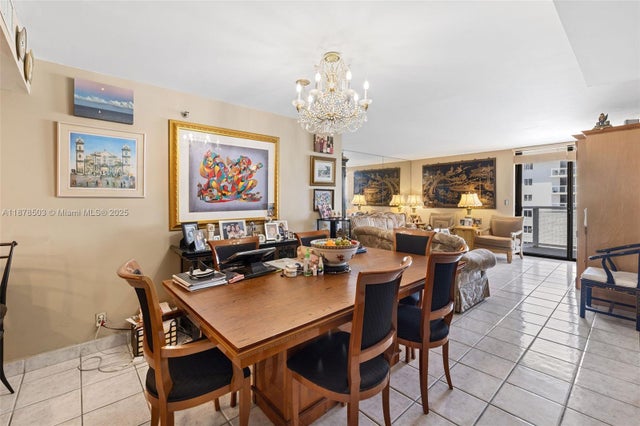 5 of 40 - 2401 Collins Ave 1712, Miami Beach, FL
