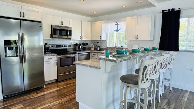 4 of 48 - 443 4th Rd, Key Largo, FL