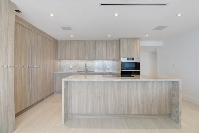 3 of 21 - 2655 Collins Ave Ph2512, Miami Beach, FL