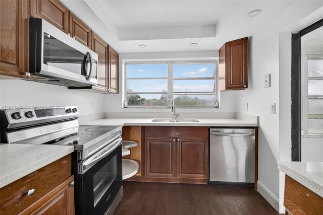 2551 Nw 41st Ave 310, Lauderhill