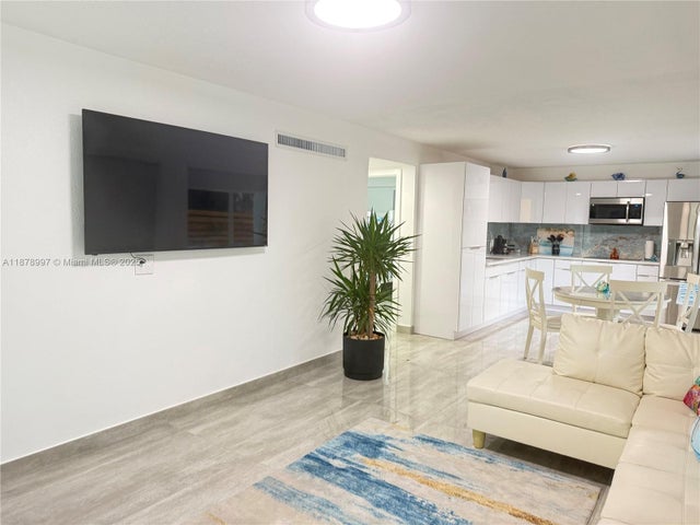 1 of 40 - 60 Se Marlin Ave, Key Largo, FL