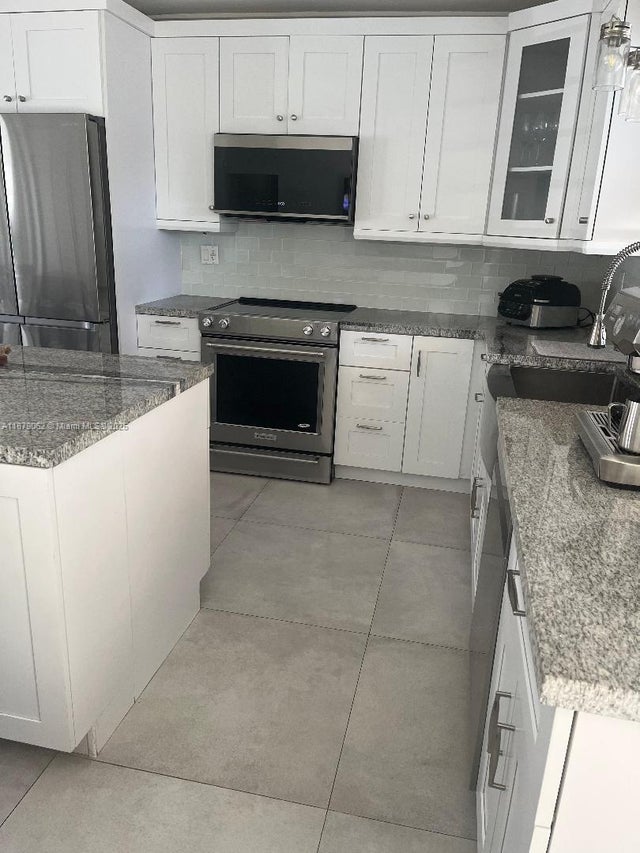 4 of 20 - 1611 Sw 93rd Ct, Miami, FL