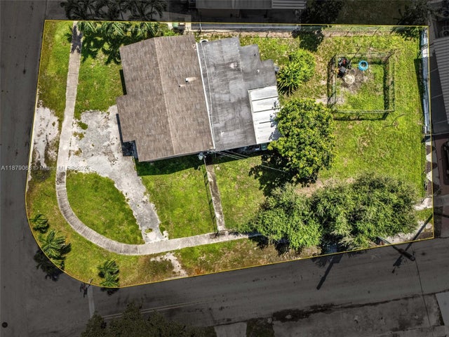 1 of 11 - 870 E 39th Pl, Hialeah, FL