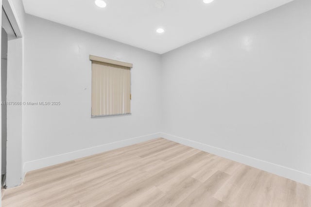 5 of 11 - 870 E 39th Pl, Hialeah, FL