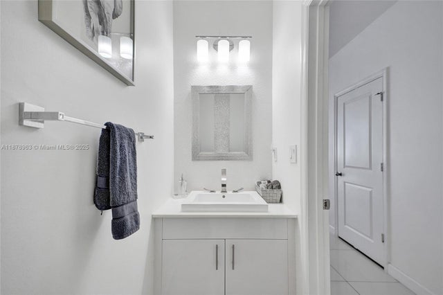 5 of 27 - 377 Ne 194th Ter, Miami, FL