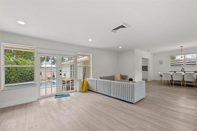 3 of 39 - 1254 Polk St, Hollywood, FL