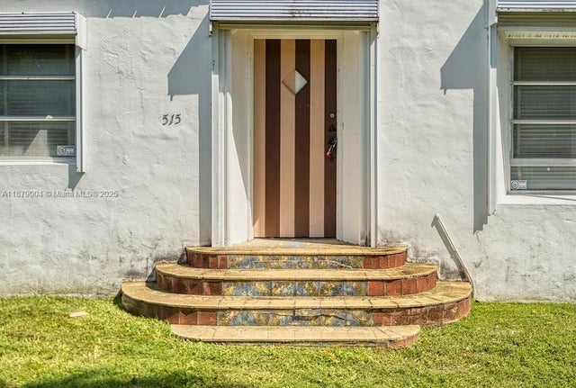 3 of 30 - 515 W 30th St, Miami Beach, FL