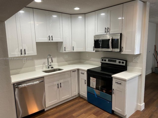 2 of 20 - 5311 Ne 10th Ave, Deerfield Beach, FL