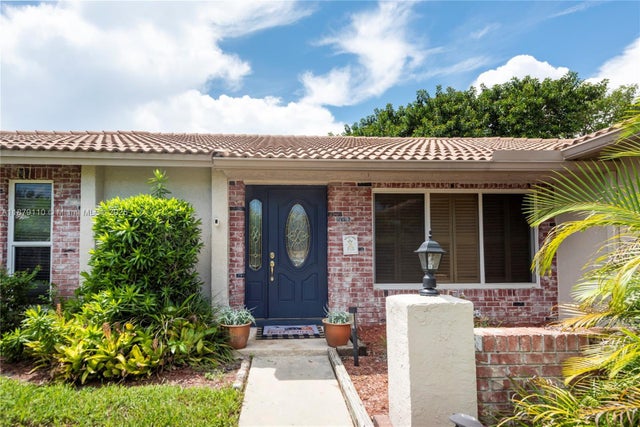 1 of 33 - 10630 Nw 41st St, Coral Springs, FL