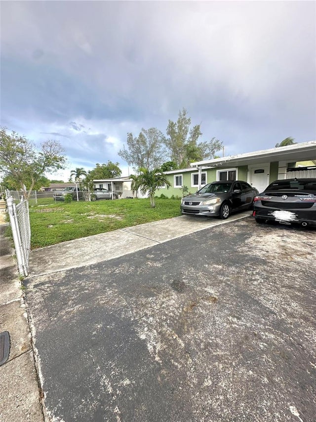 2 of 8 - 1620 Nw 15th Pl, Fort Lauderdale, FL
