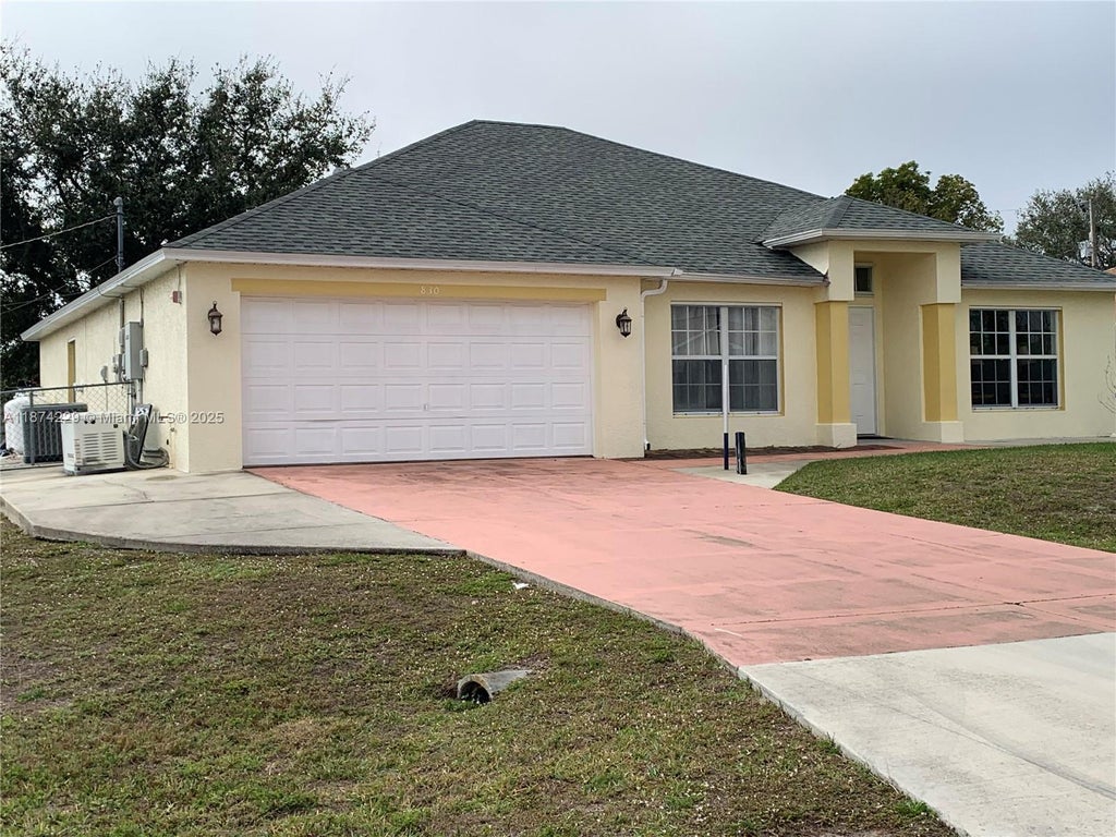 830 Ne 10, Cape Coral